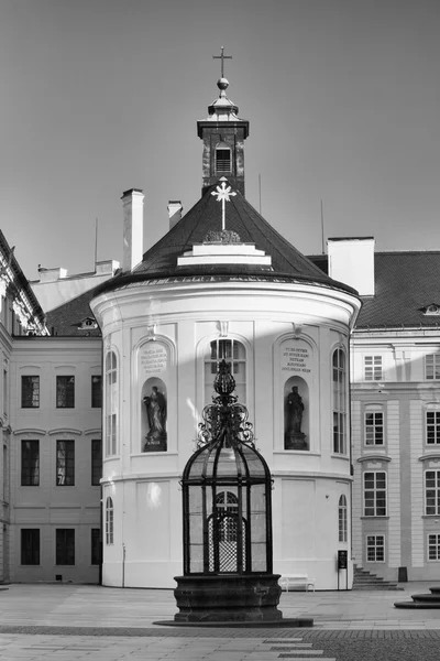 Kaple svatého kříže na třetím nádvoří na Praha — Stock fotografie