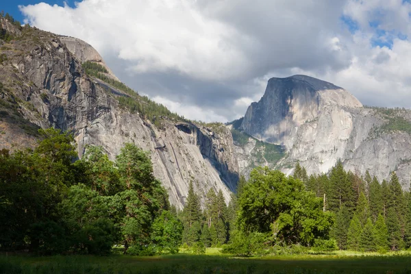 在优胜美地国家公园，加利福尼亚日落 — 图库照片