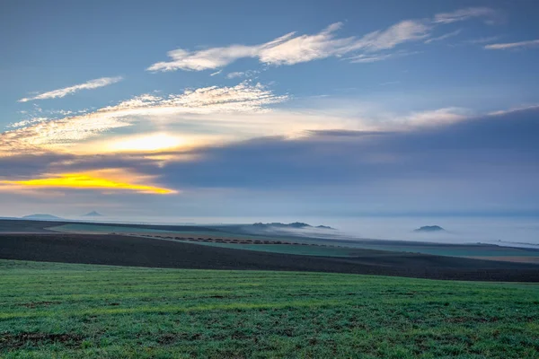 Landschap Bedekt Met Mist Midden Boheemse Uplands Tsjechië Midden Boheemse — Stockfoto