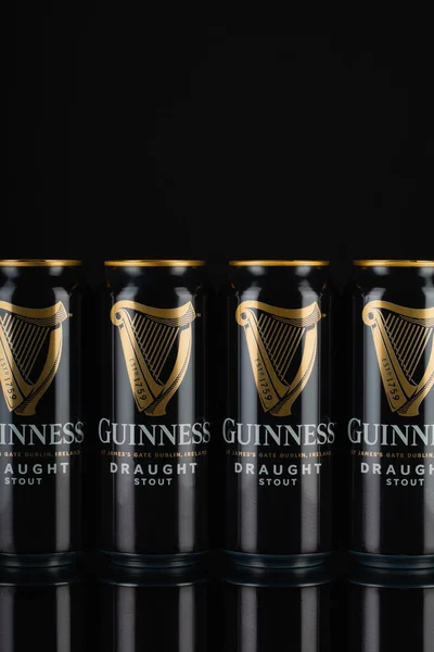 Praga República Checa Novembro 2020 Guinness Cans Black Background Guinness — Fotografia de Stock
