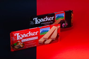 Prag, Çek Cumhuriyeti - 10 Mart 2021: LOACKER Napolitaner Wafers. Loacker Güney Tyrol merkezli bir İtalyan şirketidir. 1925 'te kuruldu..