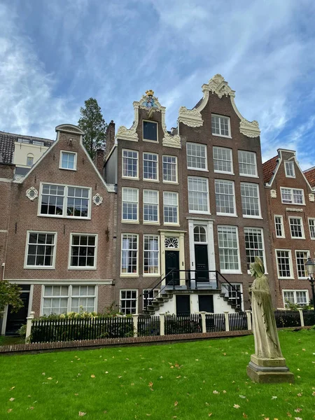 Amsterdam Nederländerna Oktober 2019 Begijnhof Amsterdams Äldsta Hofjes Grupp Historiska — Stockfoto