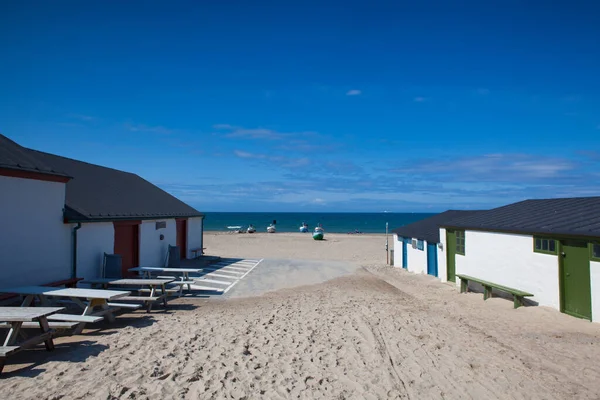 Stenbjerg Dinamarca Agosto 2018 Edifícios Pesca Brancos Praia Stenbjerg Uma — Fotografia de Stock