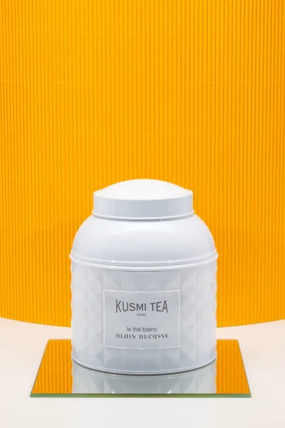 Praga República Checa Abril 2021 Caixa Alumínio Branco Kusmi Tea — Fotografia de Stock