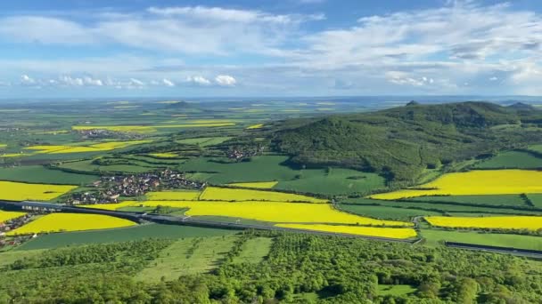 Sulla Collina Lovos Nelle Highlands Boeme Centrali Tratta Una Catena — Video Stock