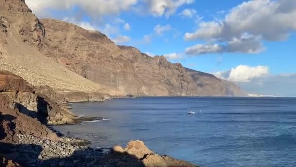 プンタ テノの劇的な海岸でそれはテネリフェ島のカナリア島のブエナビスタ ノルテの自治体にあります — ストック動画