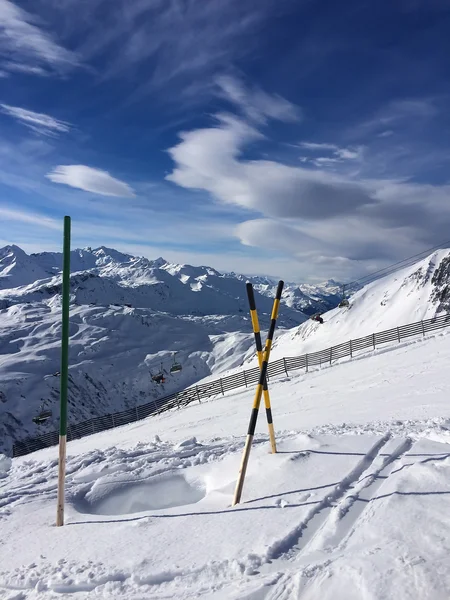 Winterlandschaft an einem sonnigen Tag — Stockfoto