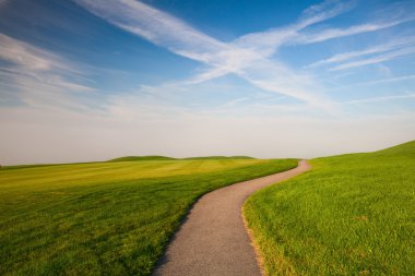 puslu sabah boş bir golf sahası