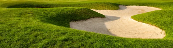 Bunkr Golf na golfovém hřišti letní — Stock fotografie