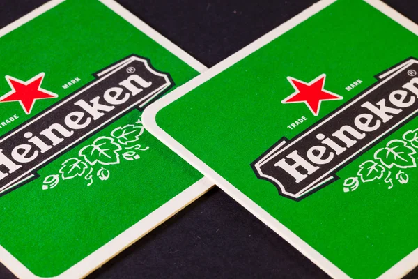 Beermats від Heineken пива — стокове фото