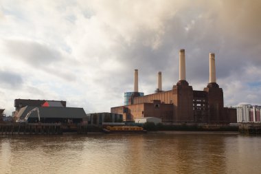 Ünlü Battersea güç istasyonu