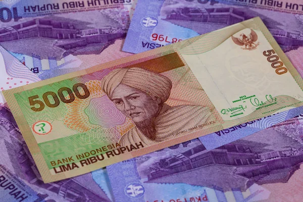 Forskellige rupiah sedler fra Indonesien - Stock-foto