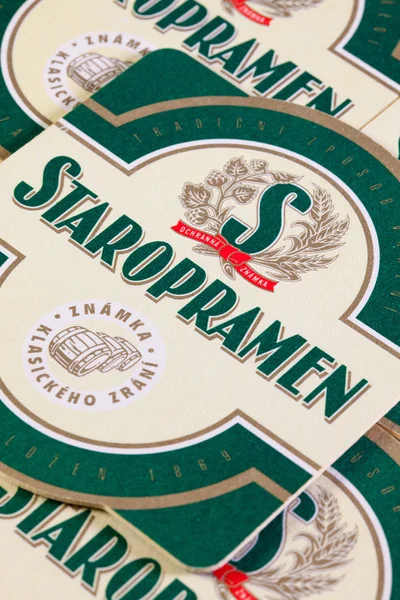 Пивные коврики из пива Staropramen — стоковое фото