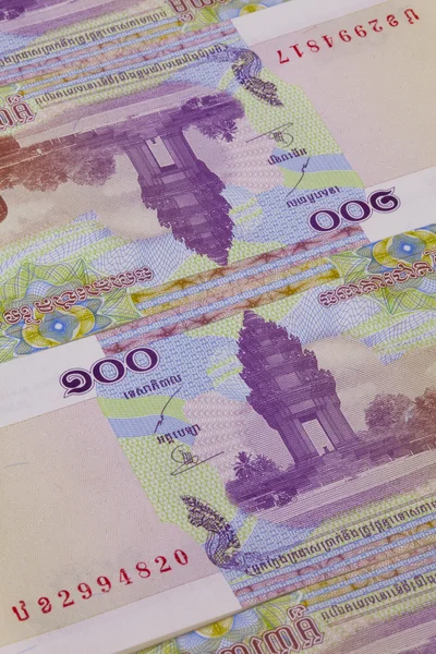 Billetes Riel diferentes de Camboya sobre la mesa —  Fotos de Stock