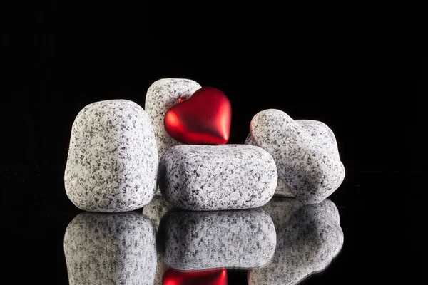 Piedras de granito y símbolo de amor — Foto de Stock