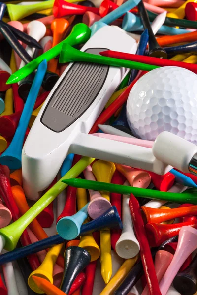 Olika trä golf tees och golf utrustning — Stockfoto