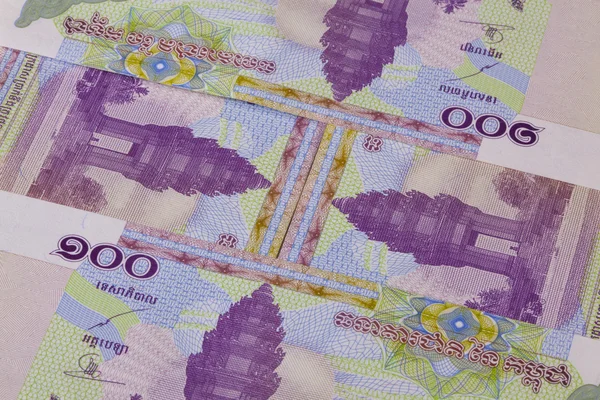 Riel hodnotu bankovky z Kambodži na stůl — Stock fotografie