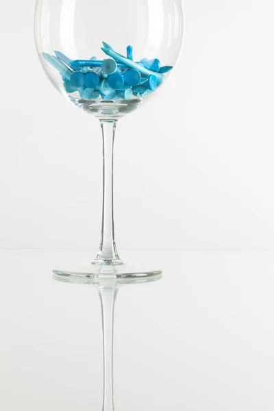 ワインとゴルフ機器のガラス — ストック写真