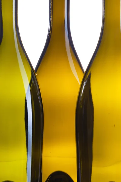 Détail de trois bouteilles de vin vides — Photo