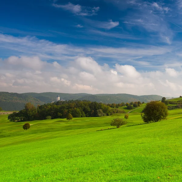 Jesień krajobraz i zamek Karlstejn — Zdjęcie stockowe