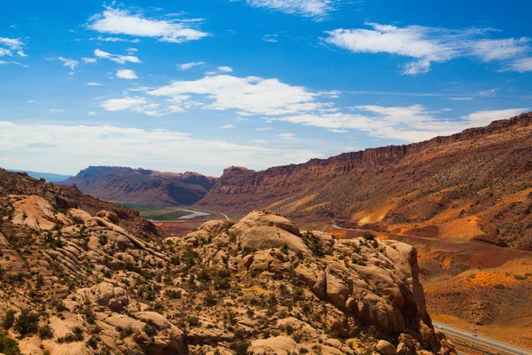 Kauniita kivimuodostelmia Arches National Parkissa, Utahissa, Yhdysvalloissa — kuvapankkivalokuva