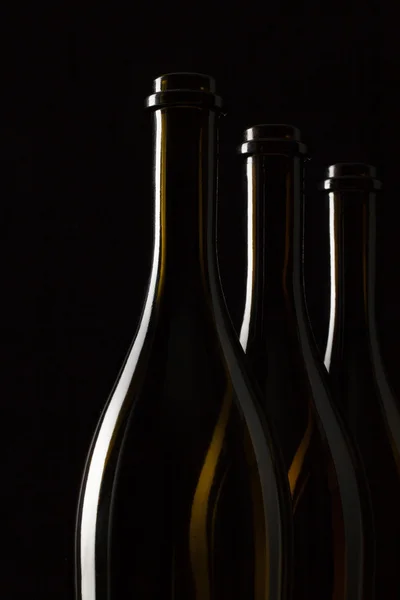 Silhouetten eleganter Weinflaschen — Stockfoto