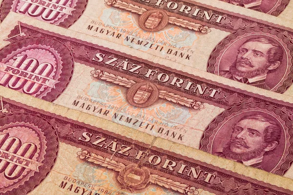 Alte ungarische Banknoten auf dem Tisch — Stockfoto