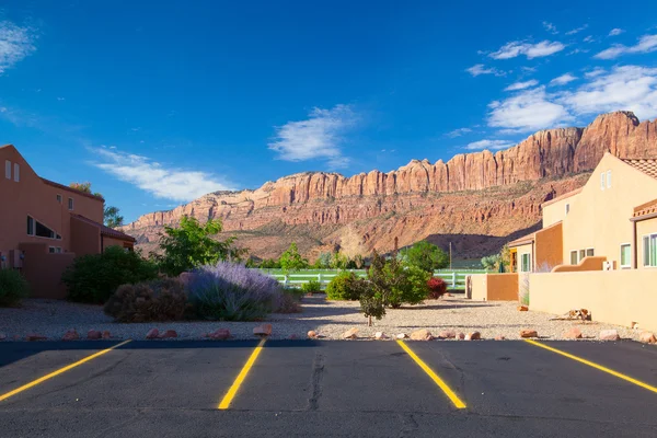 Sunrise in Moab near the main entrance to the famous Arches Nati — Stock Photo, Image