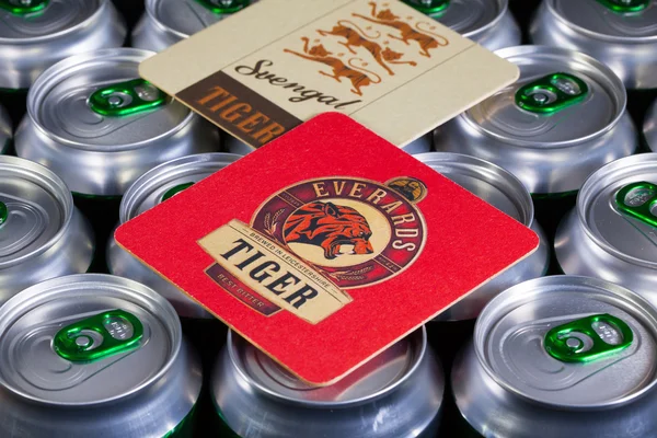 Beermat de Everards cerveja nas latas . — Fotografia de Stock