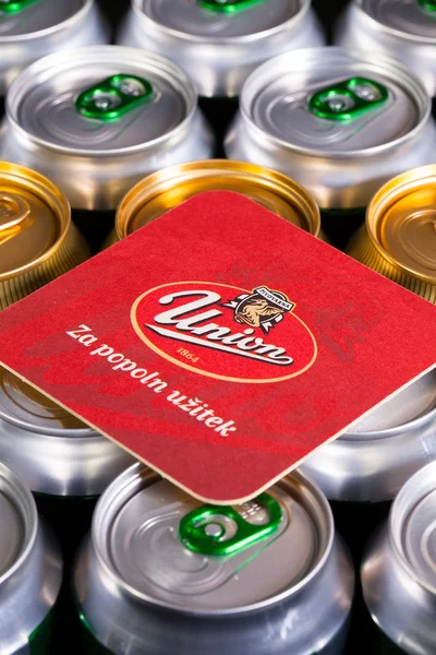 Beermat de cerveja da União nas latas . — Fotografia de Stock