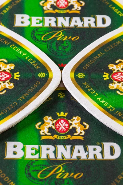 Prága, Cseh Köztársaság-December 3, Bernard sör 2014:Beermats — Stock Fotó