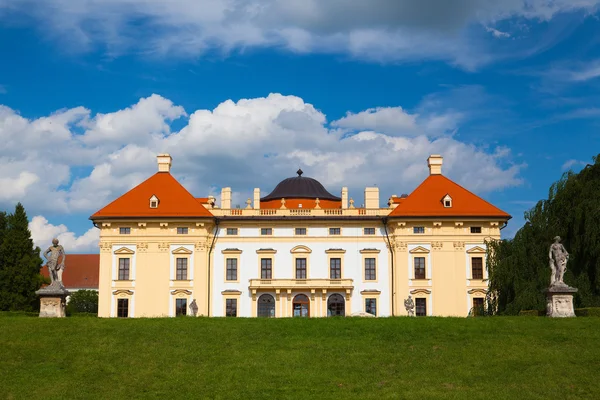 Замок в стилі бароко (національної культурної Орієнтир) в Славков - Austerl — стокове фото