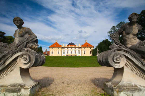 Barokke kasteel (nationaal cultureel monument) in Slavkov - Austerl — Stockfoto