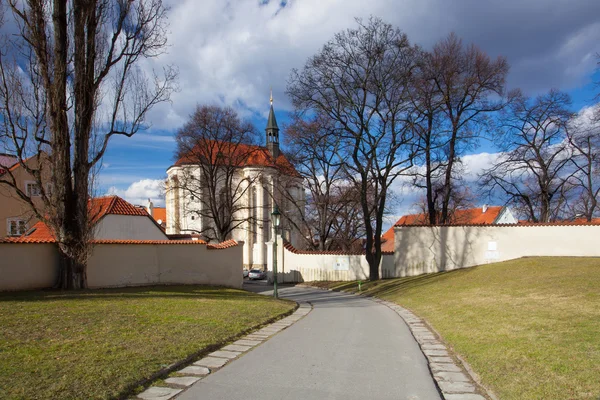 プラハ ストラホフ修道院の聖ロクスの教会. — ストック写真