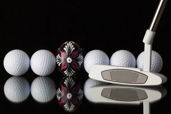 Golfausrüstung und Ei — Stockfoto