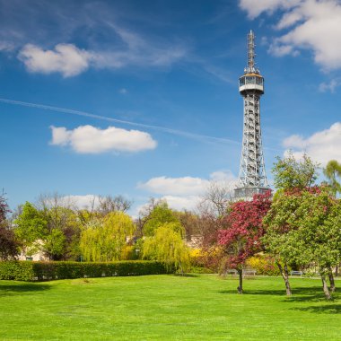 Prag'da petrin Tepesi'nde ünlü gözcü Kulesi