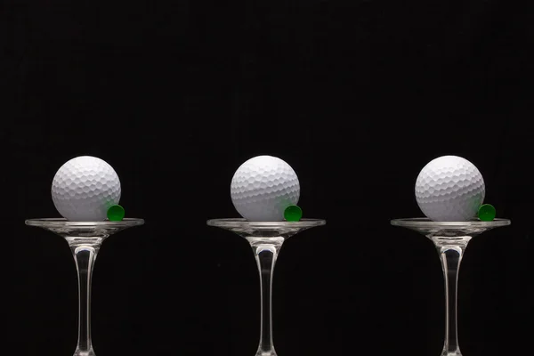 Tres copas de champán y pelotas de golf — Foto de Stock