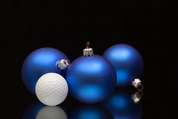 Décoration de Noël bleue une balle de golf — Photo