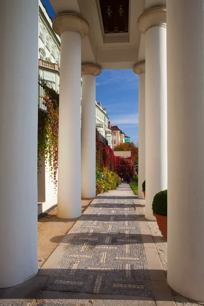 Architettura in Paradiso Giardino vicino al Castello di Praga . — Foto Stock