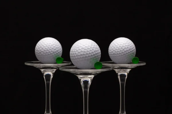 Drie glazen van champagne en golf ballen — Stockfoto