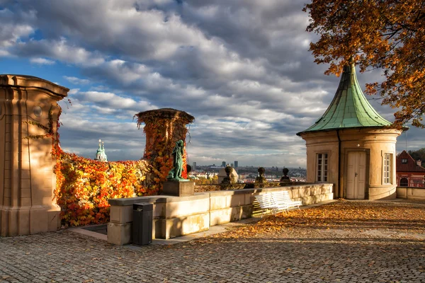 Puesta de sol de otoño en Paradise Garden - HDR Image — Foto de Stock