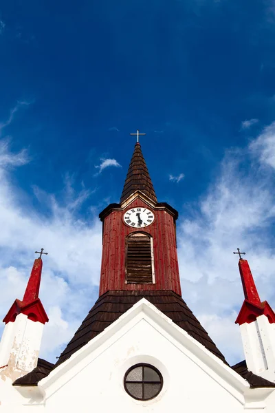 Igreja de madeira em pequenas aldeias, República Checa — Fotografia de Stock