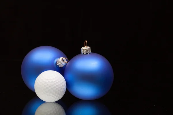 Décoration de Noël bleue une balle de golf — Photo