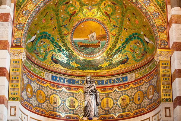 Interieur in katholieke basiliek Notre Dame De La Garde. — Stockfoto