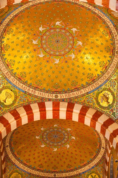 Interieur in katholieke basiliek Notre Dame De La Garde. — Stockfoto