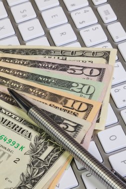 farklı bize dolar ve kalem klavye