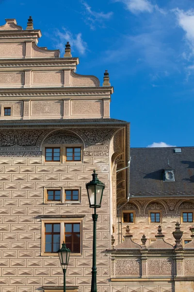 Prague Castle yakınındaki ünlü Schwarzenberg Sarayı — Stok fotoğraf