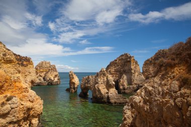 Ünlü uçurumlarda Ponta de Piedade, Lagos, Algarve, Portekiz