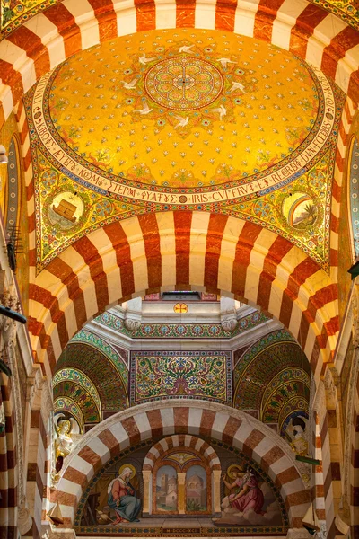 Interno della basilica cattolica Notre Dame De La Garde . — Foto Stock