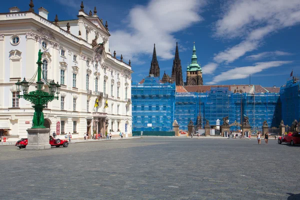 Reparation av fasaden på det Prague slottet. — Stockfoto
